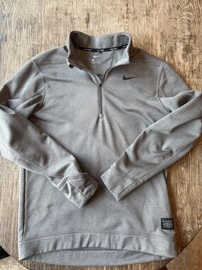 Nike Men's Gray golf Lightweight Quarter-Zip Shirt Jacket small